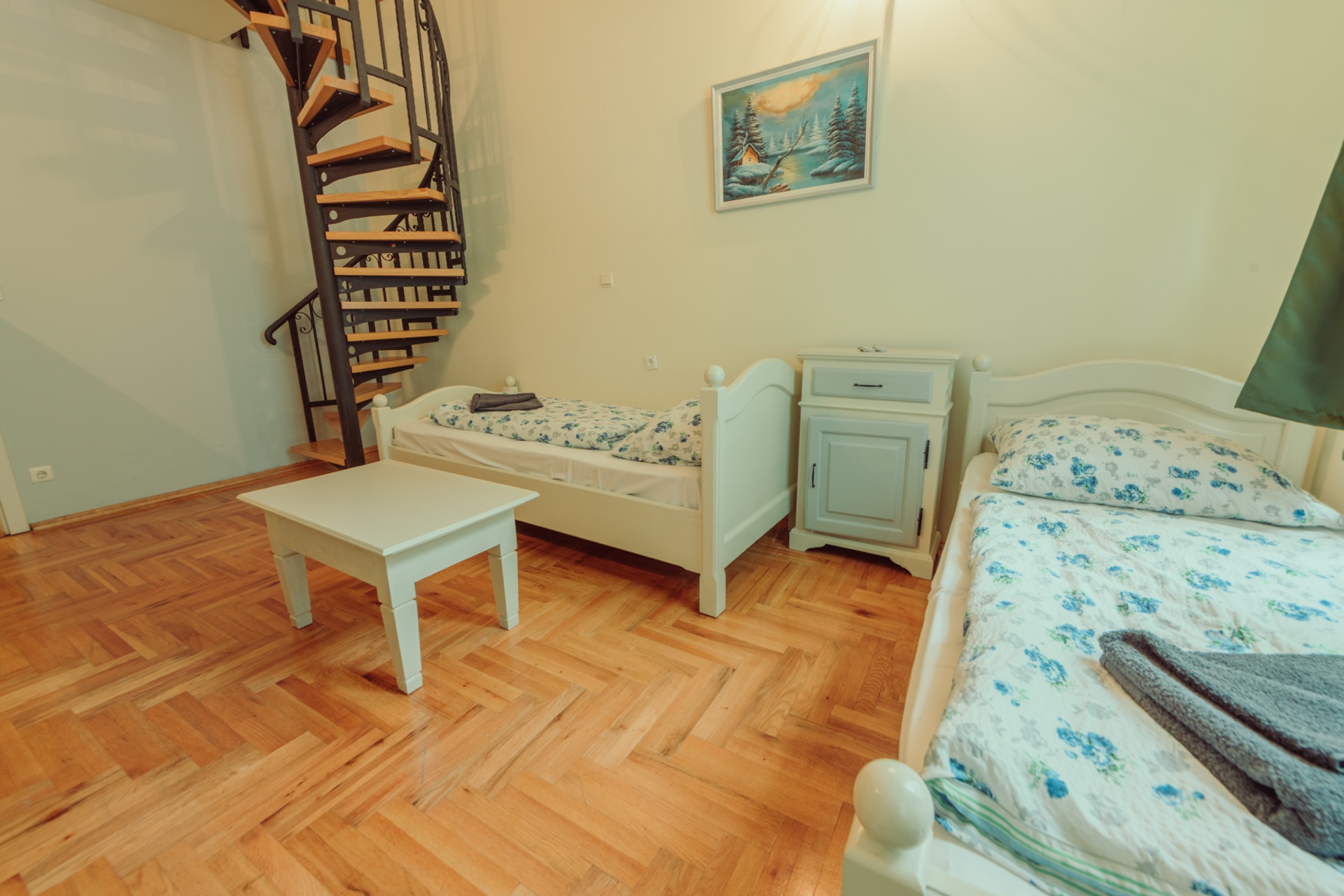Hatszemélyes apartman